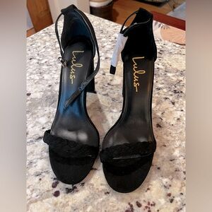 Lulu’s Black Suede Ankle Strap Heel 4” Size 9